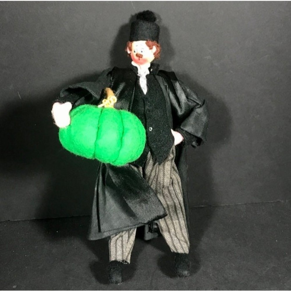 Vintage felt doll Man squash pumpkin contest judge Klumpe Roldan Nistis gift